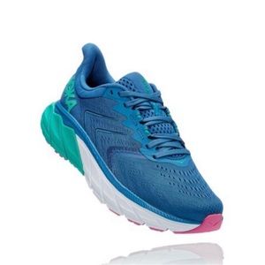 Hoka One One Arahi 5 tennis shoes